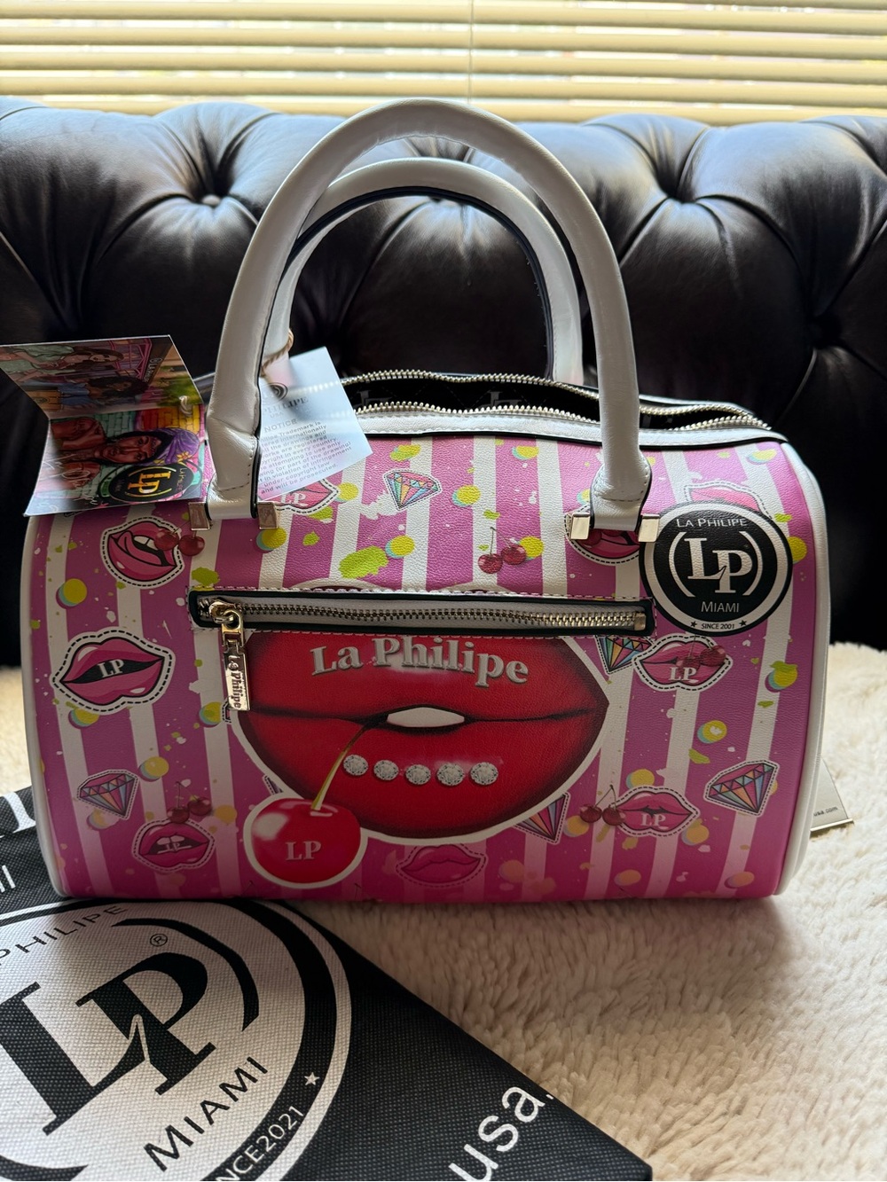 La Philipe Miami NWT Unique Artist Lips Pink Graphic Large Satchel - Picture 3 of 7